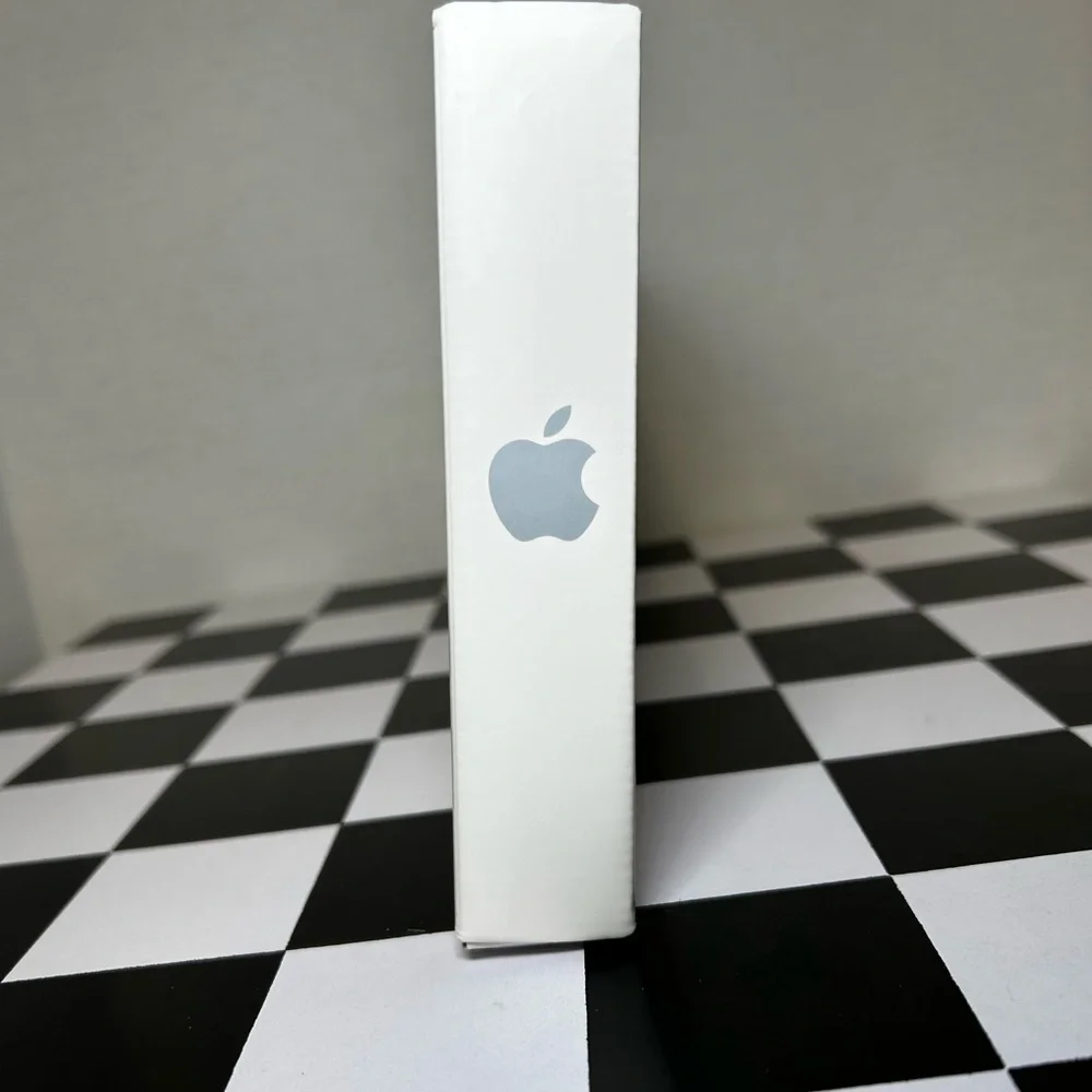 Sleek Apple Wireless White Keyboard - A1314 - NEW IN BOX